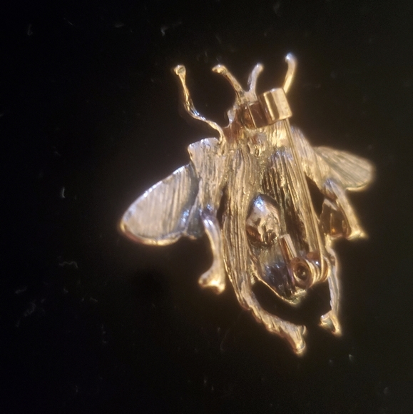New Rhinestone Bee Brooch. - Picture 10 of 14